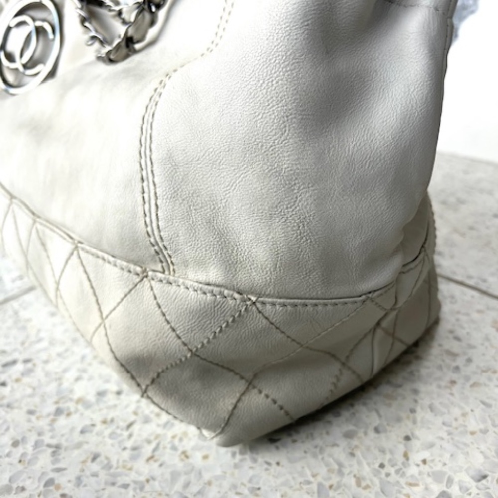 Chanel Coco Cabas White Leather Handbag - Picture 6 of 16